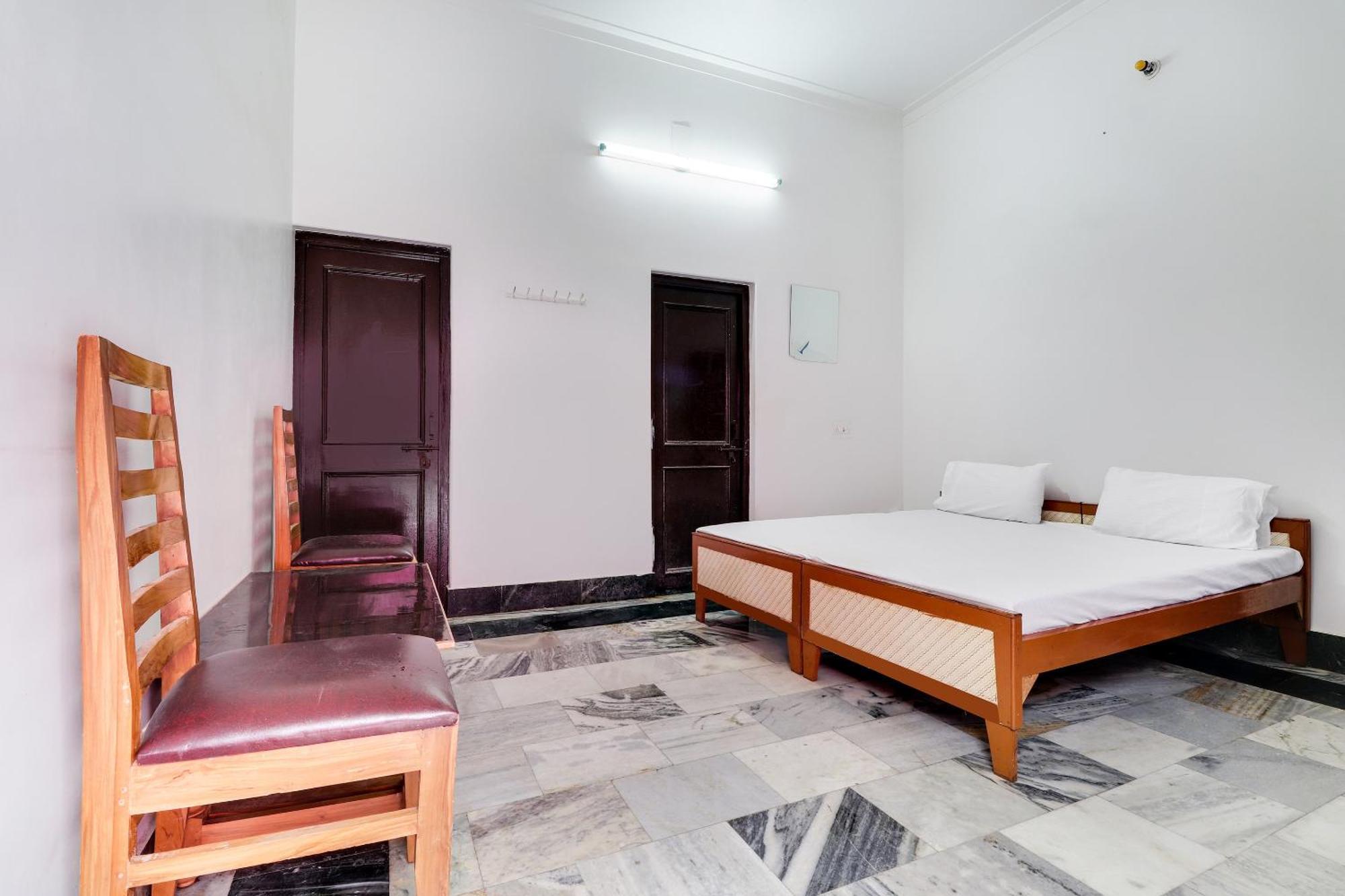 Hotel O Hanuman Bagh Ayodhya Esterno foto