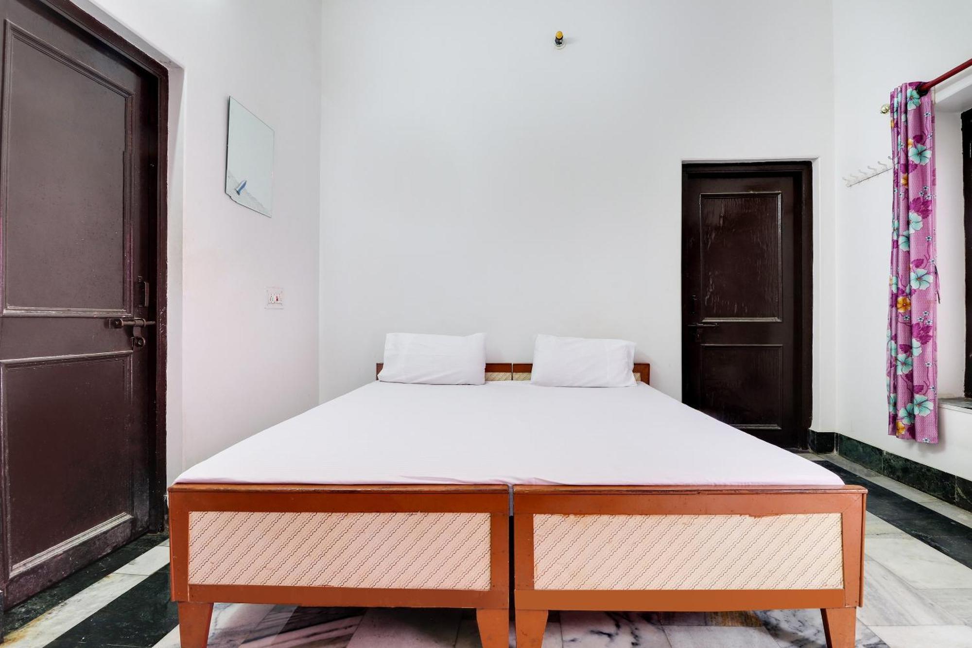 Hotel O Hanuman Bagh Ayodhya Esterno foto